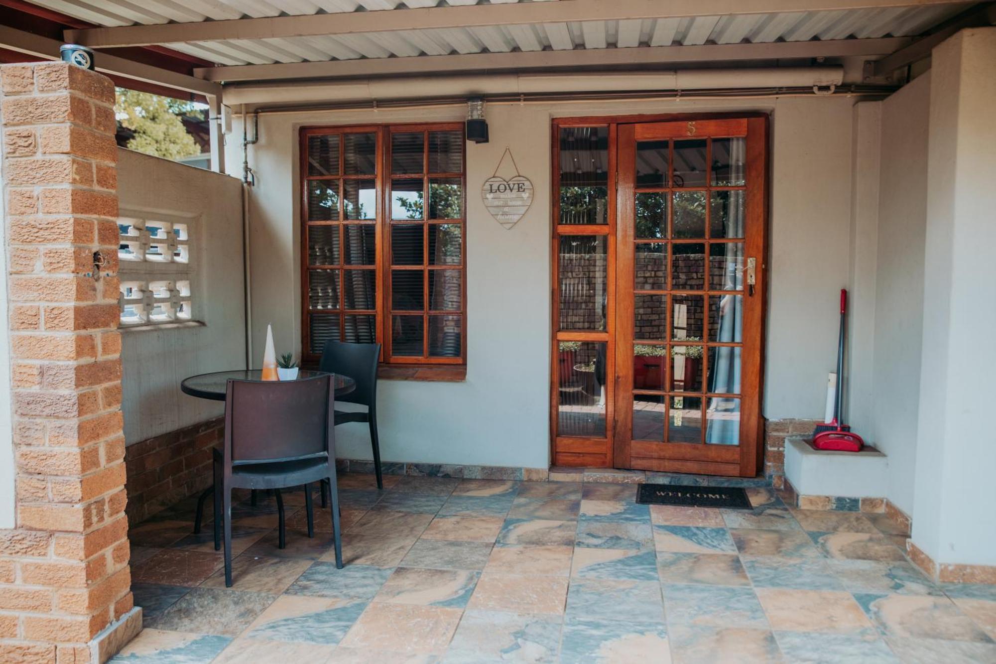 Stay At 12 Guesthouse And Selfcatering Middelburg  Exterior photo