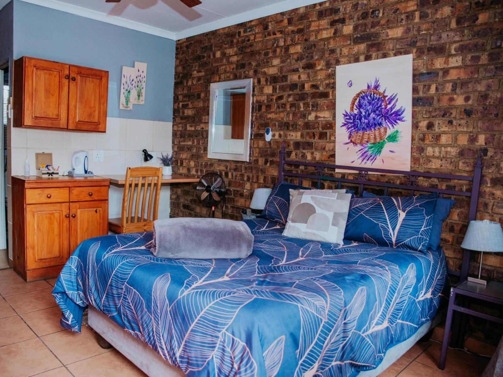 Stay At 12 Guesthouse And Selfcatering Middelburg  Room photo