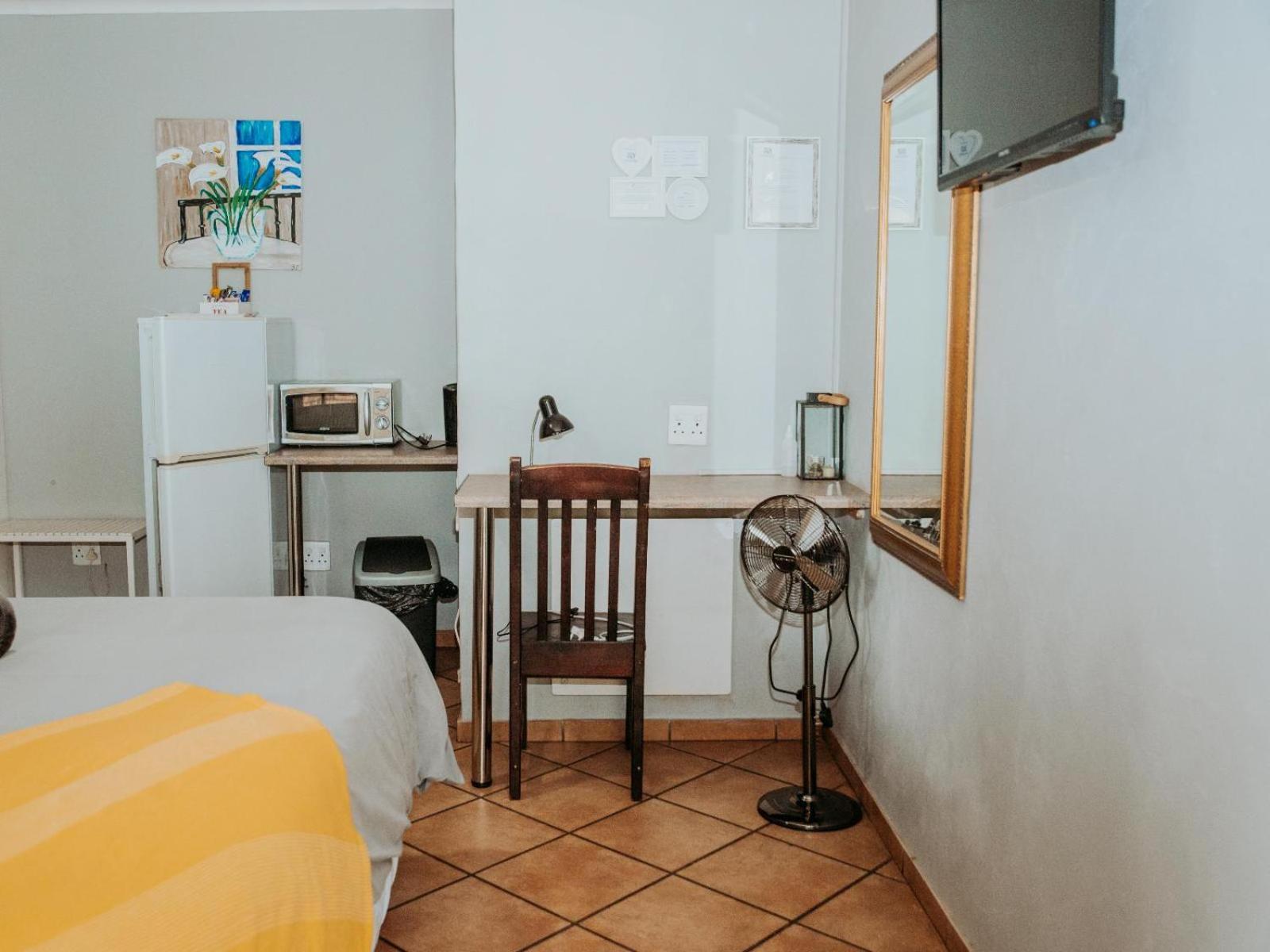 Stay At 12 Guesthouse And Selfcatering Middelburg  Room photo